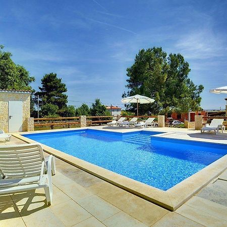 Apartments Puntica Лижнян Екстер'єр фото
