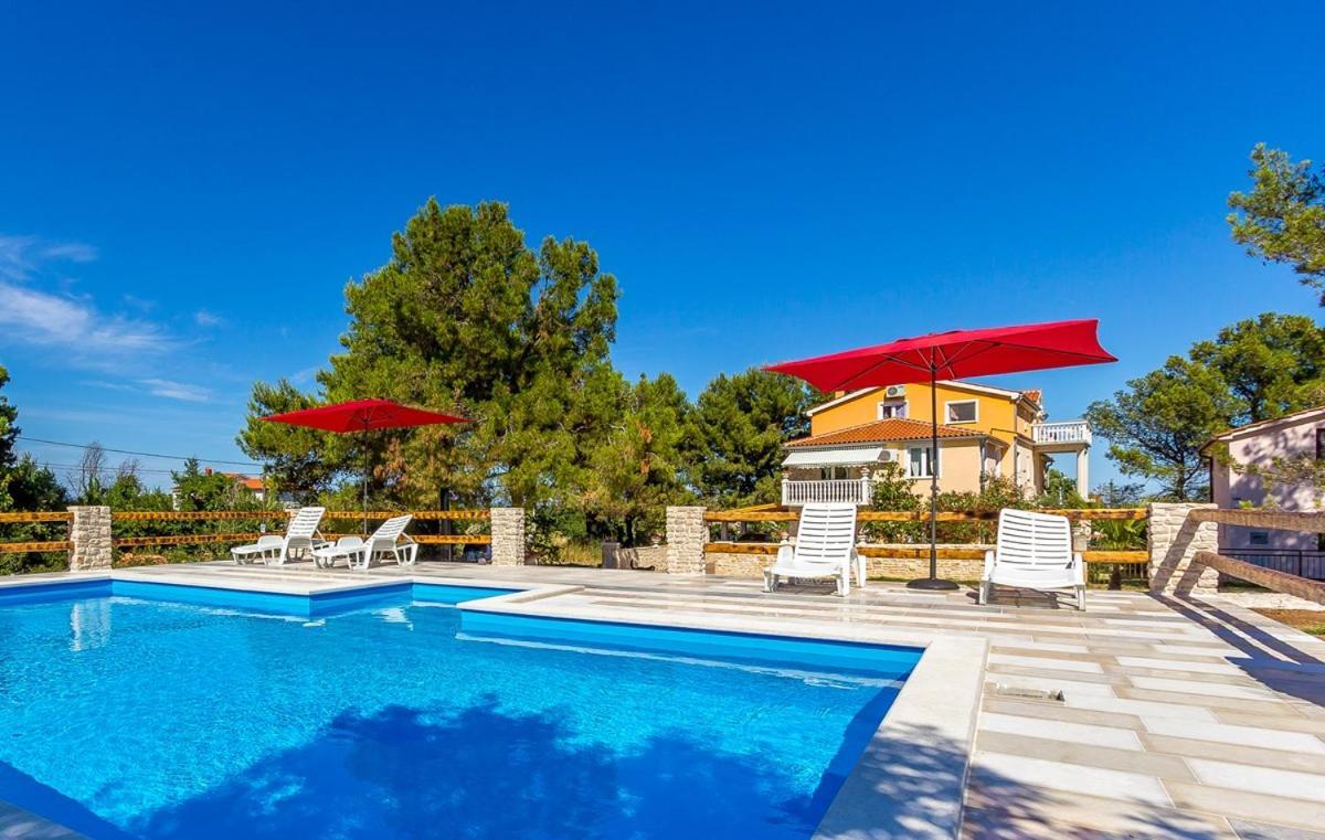 Apartments Puntica Лижнян Екстер'єр фото