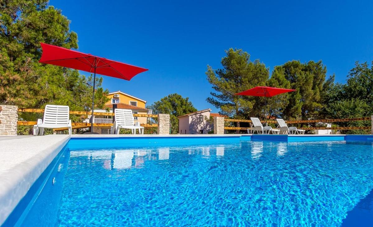 Apartments Puntica Лижнян Екстер'єр фото