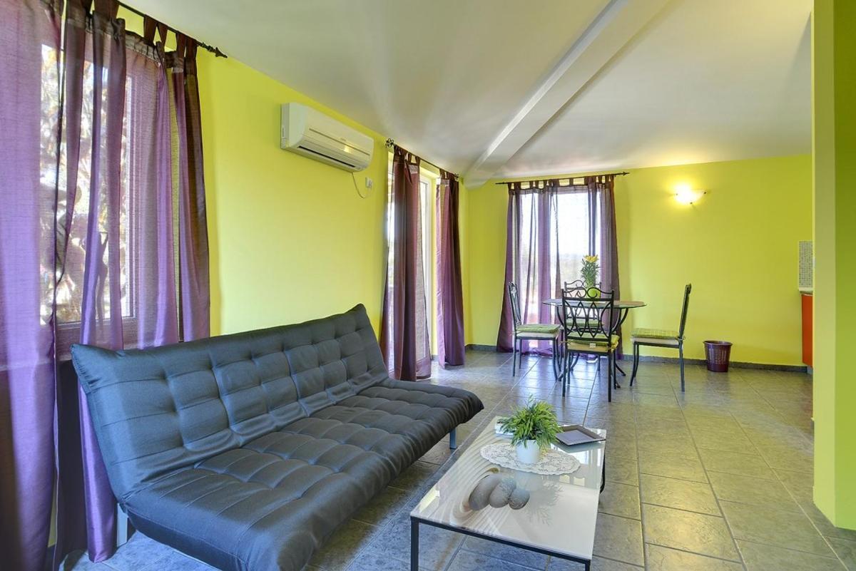 Apartments Puntica Лижнян Екстер'єр фото