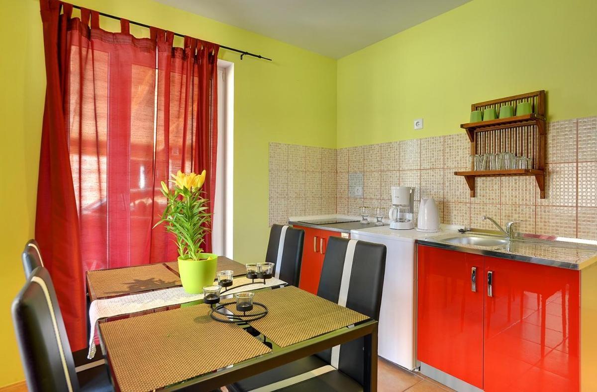 Apartments Puntica Лижнян Екстер'єр фото