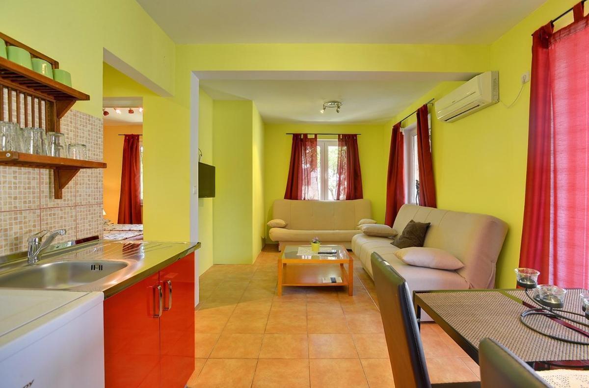Apartments Puntica Лижнян Екстер'єр фото