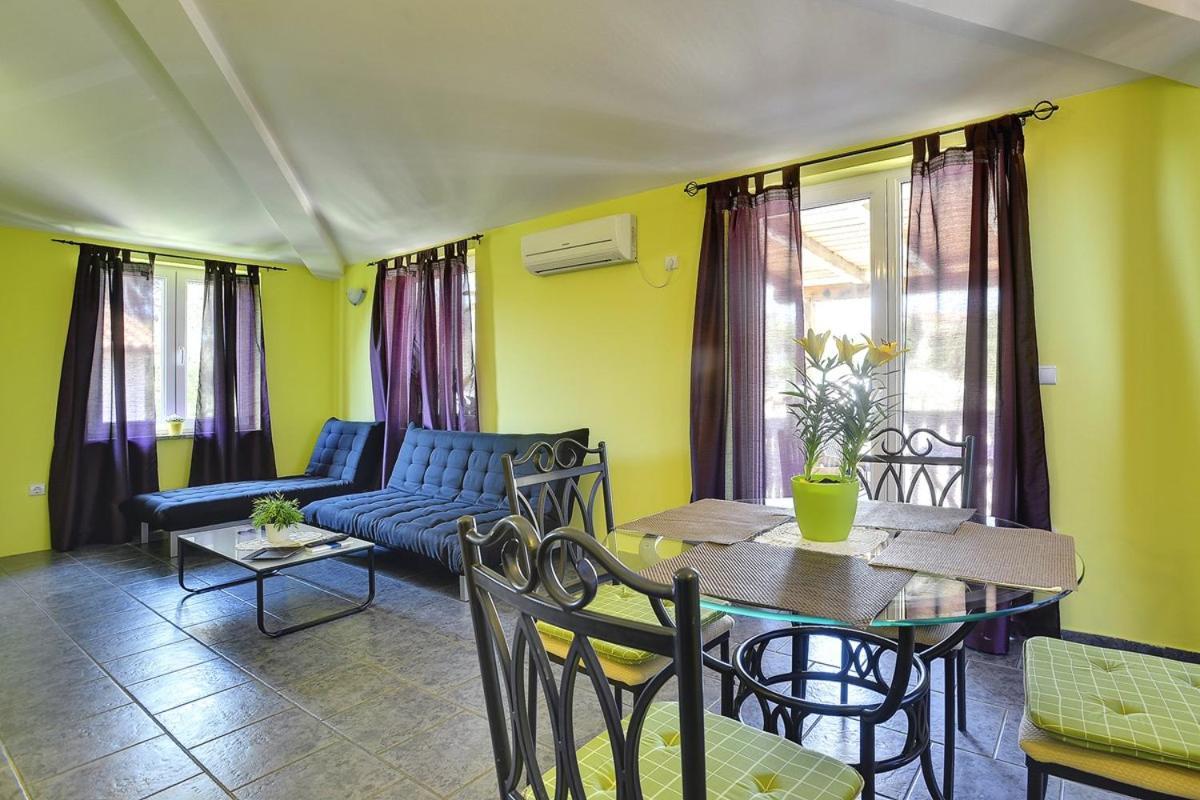 Apartments Puntica Лижнян Екстер'єр фото