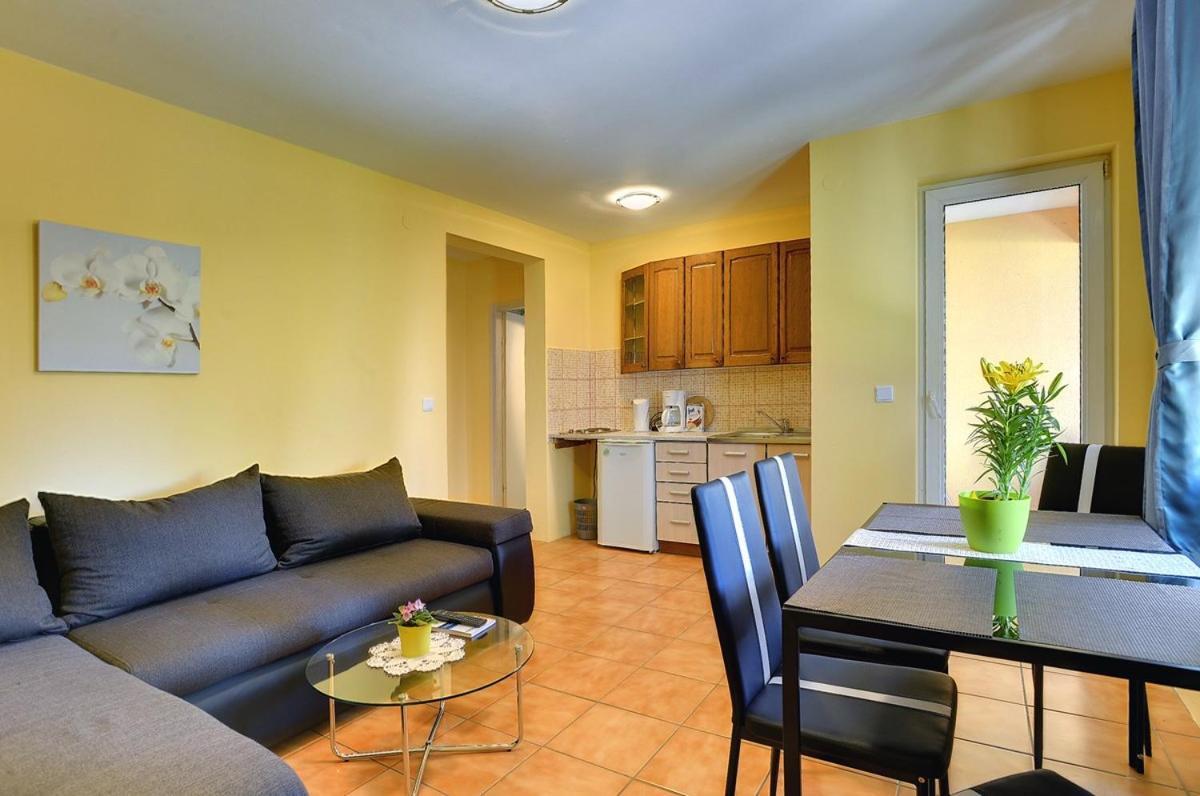 Apartments Puntica Лижнян Екстер'єр фото