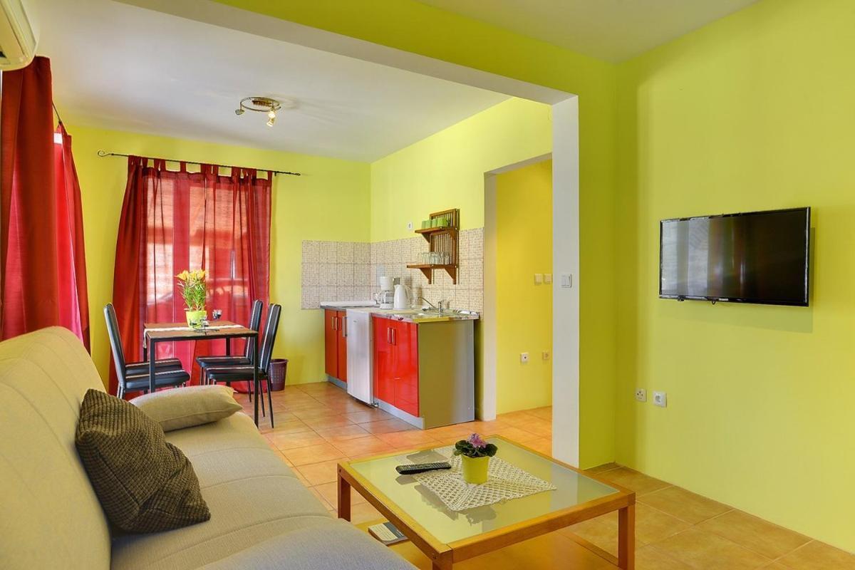 Apartments Puntica Лижнян Екстер'єр фото