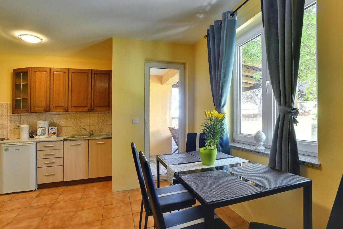 Apartments Puntica Лижнян Екстер'єр фото