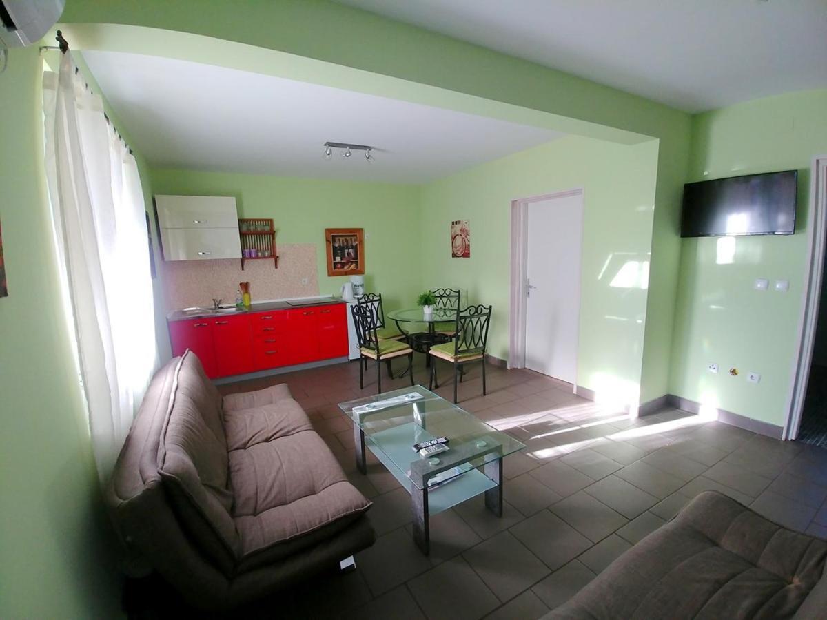 Apartments Puntica Лижнян Екстер'єр фото