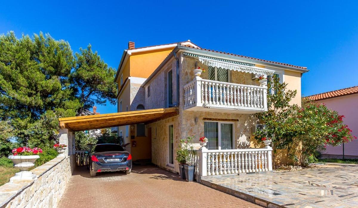 Apartments Puntica Лижнян Екстер'єр фото