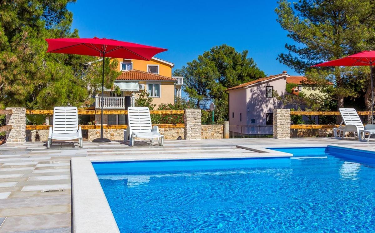 Apartments Puntica Лижнян Екстер'єр фото