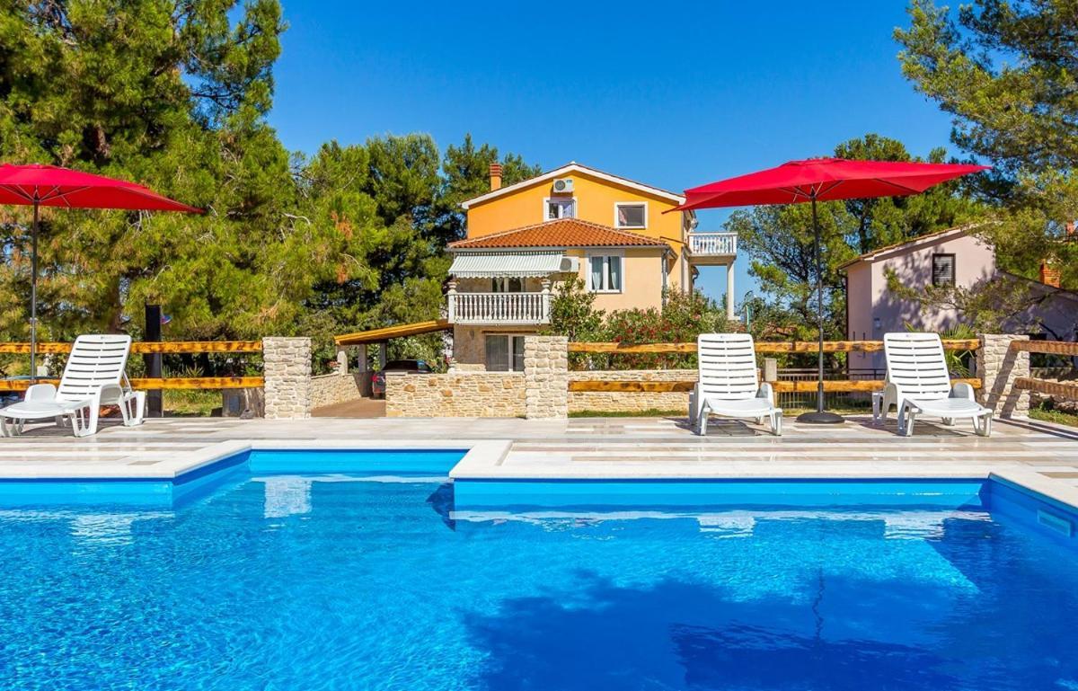 Apartments Puntica Лижнян Екстер'єр фото